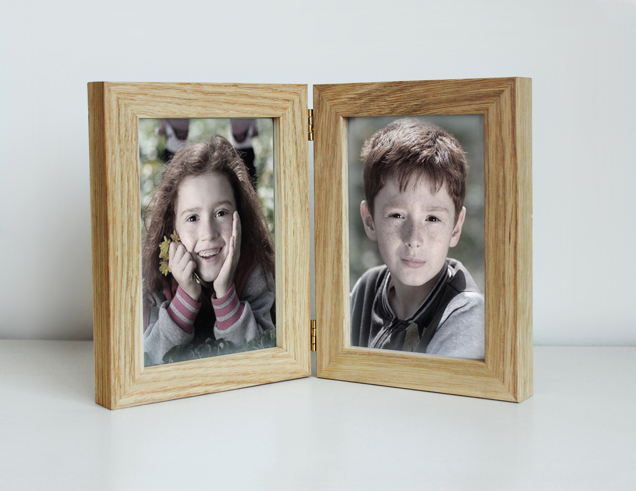 Joint photo frames made with oak wood profile, with photos of children. Picture frame producer Debex Suisse.